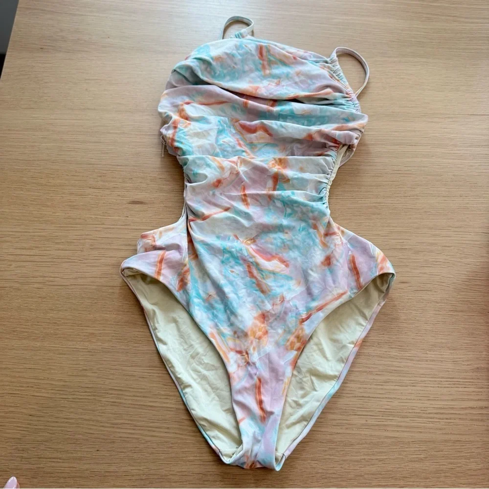 WeWoreWhat Revolve Liv One Piece Swimsuit Flattering  Crystal Size Medium 1247